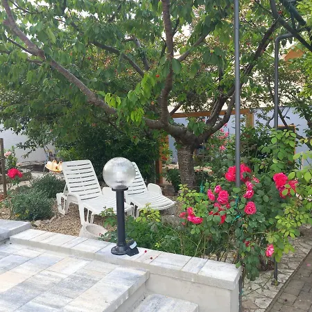 Ivona U Prizemlju Apartman