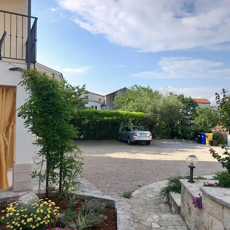 Ivona U Prizemlju Apartmán *