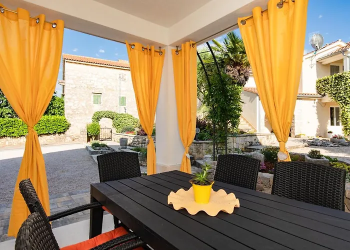 Ivona U Prizemlju Apartman *