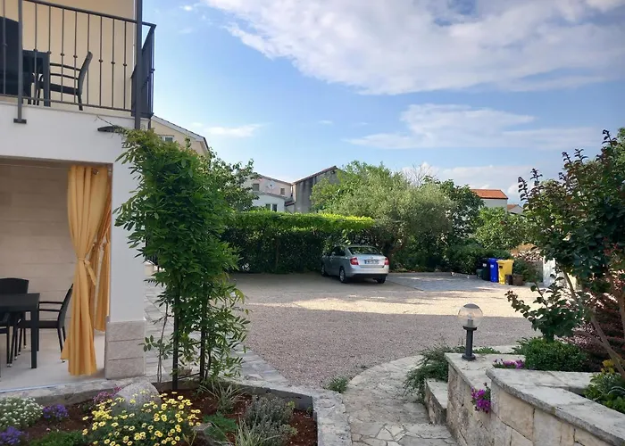 Ivona U Prizemlju Apartament *